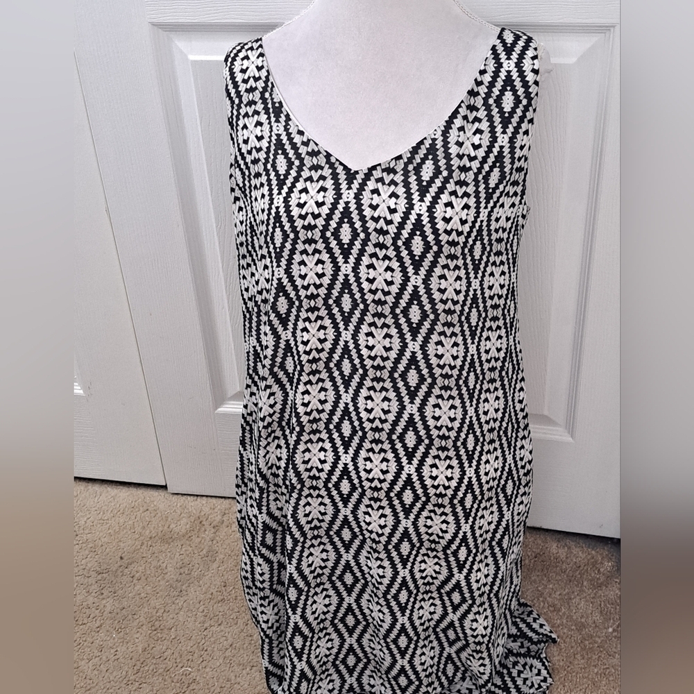 Worthington Geometric Patterned Black and White Assymetrical Dress  Size 14